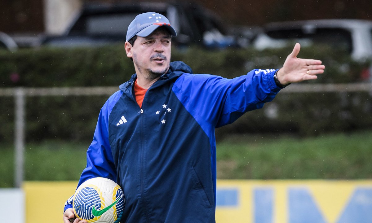 Fernando Diniz em treino do Cruzeiro (foto: Gustavo Aleixo/Cruzeiro)