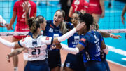 Jogadoras do Minas contra o Maringá (foto: Hedgard Moraes/Minas Tênis Clube)