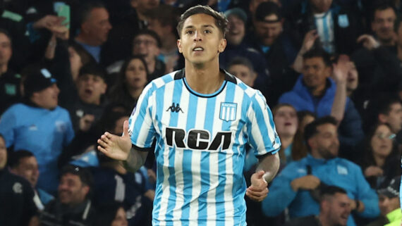 Almendra, em jogo pelo Racing (foto: ALEJANDRO PAGNI / AFP)