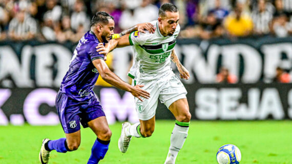 América e Ceará em jogo pela Série B (foto: Mourão Panda/América)