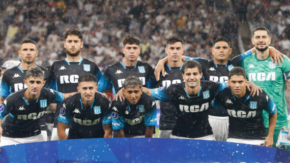 Time do Racing na Sul-Americana (foto: Miguel Schincariol / AFP)