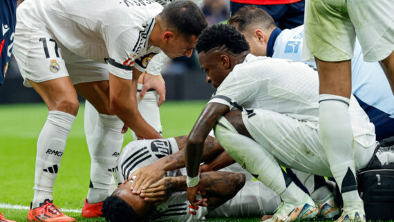 Éder Militão sofreu lesão grave neste sábado (foto: AFP)