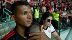 Isaquias Queiroz marcou presença na torcida do Flamengo - Crédito: 