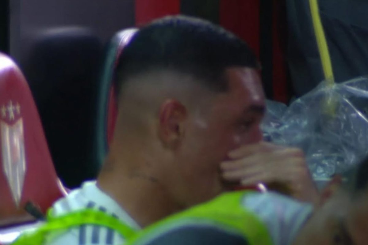 Paulo Vitor emocionado após ter sido substituído (foto: Reprodução)