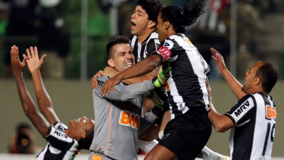 Victor, goleiro do Atlético em 2013 (foto: REUTERS/Paulo Whitaker)