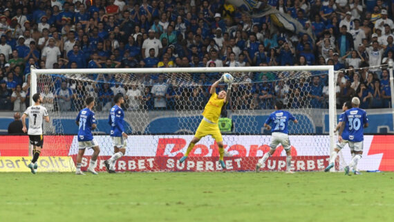 Cássio em jogo do Cruzeiro no Mineirão (foto: Leandro Couri / EM DA PRESS)