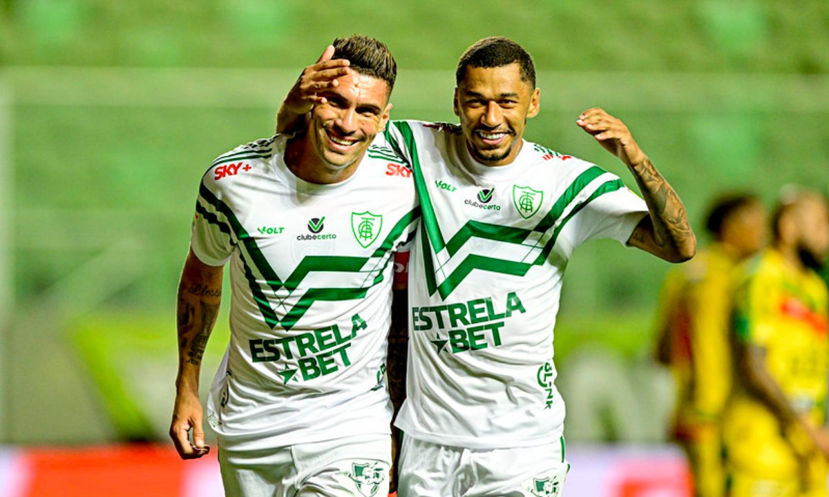 Fabinho em jogo da Série B (foto: Mourão Panda/América)