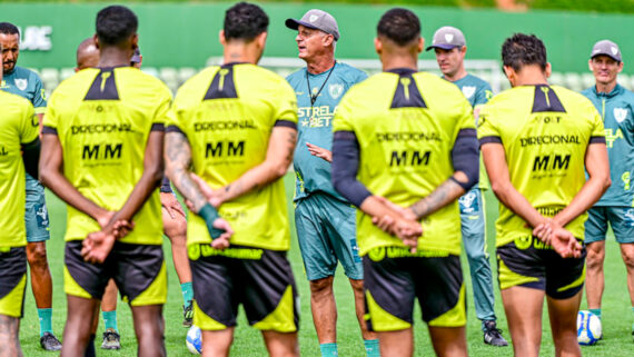 América durante treino sob o comando de Lisca (foto: Mourão Panda/América)