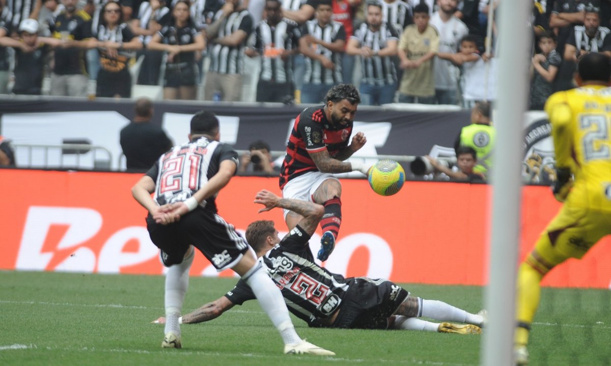Gabigol em jogo entre Atlético e Flamengo (foto: Alexandre Guzanshe/EM DA Press)