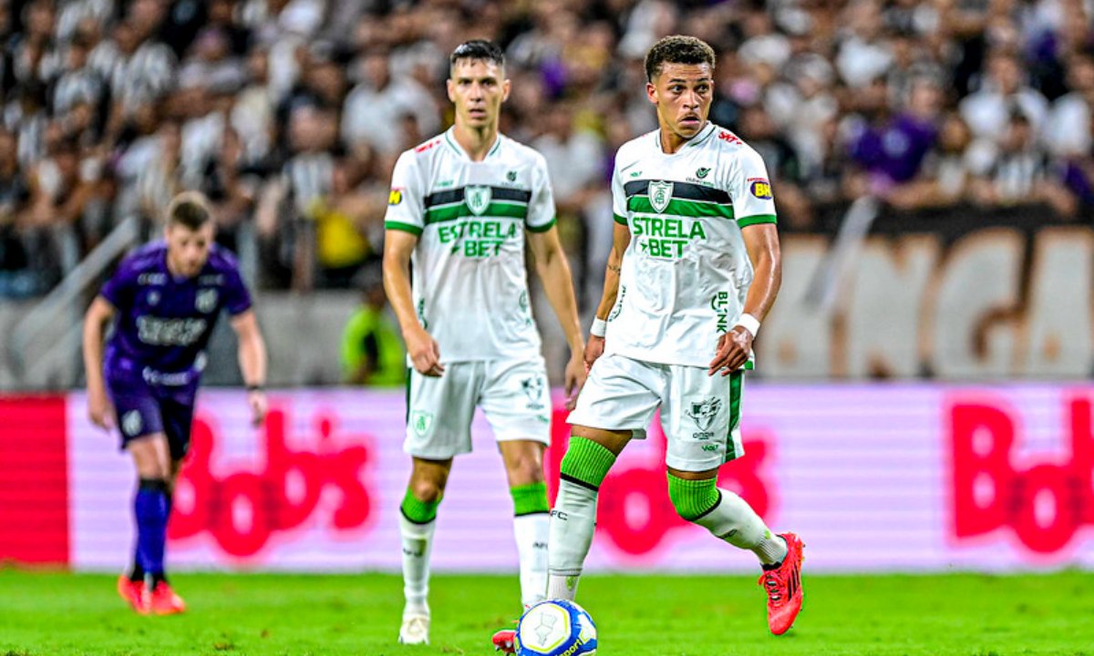 América e Ceará em jogo pela Série B (foto: Mourão Panda/América)