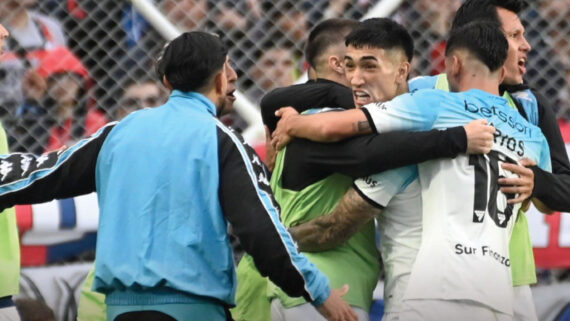 Jogadores do Racing (foto: Reprodução Twitter do Racing)