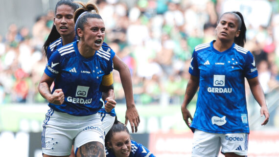 Rafa Andrade comemorando gol do Cruzeiro na final do Mineiro Feminino (foto: Gustavo Martins/ Cruzeiro)