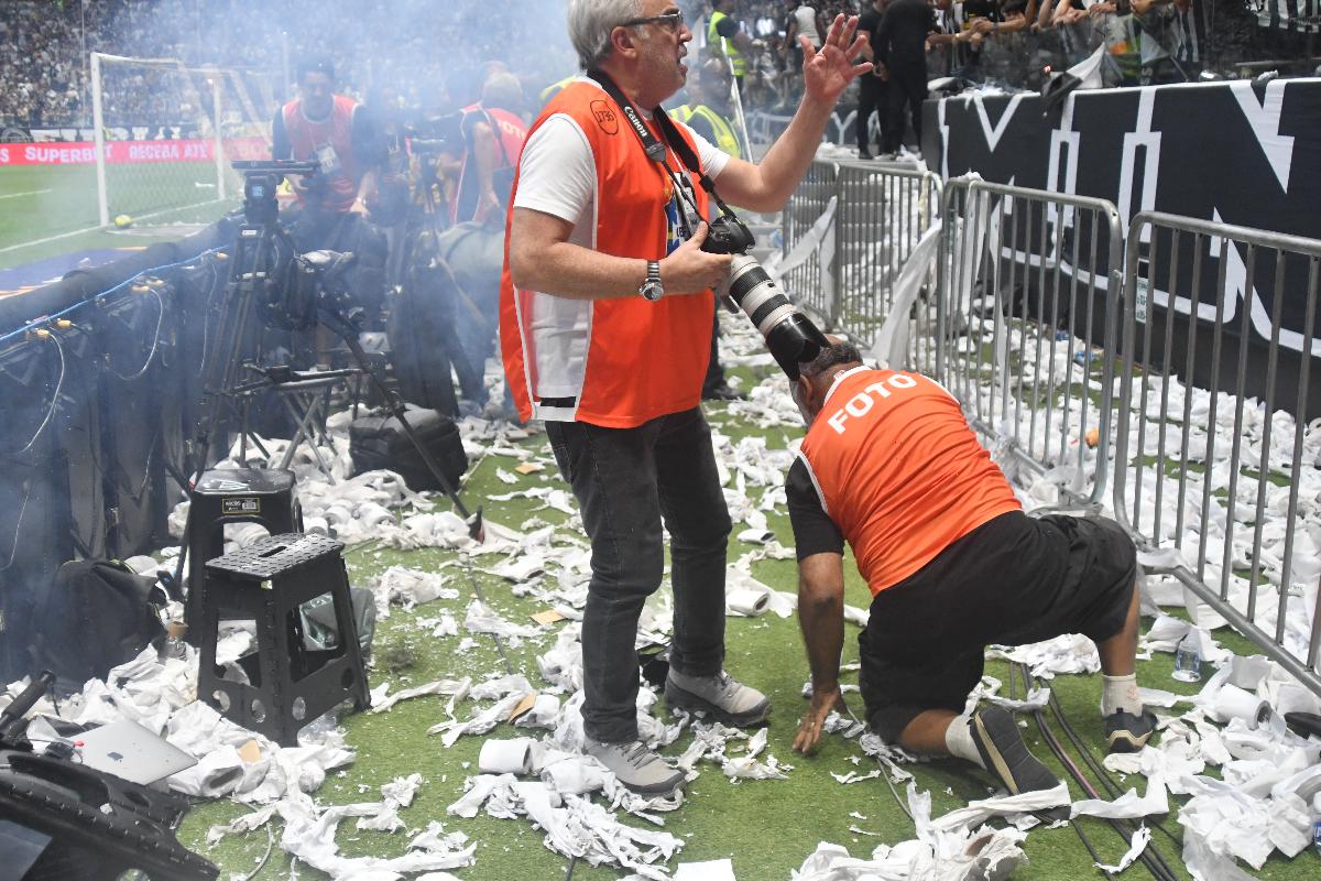 Autoridades revelam como identificaram suspeito de atirar bomba em fotógrafo na Arena MRV