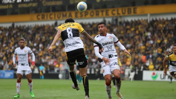 Lance do jogo entre Criciúma e Vitória (foto: elso da Luz/ Assessoria de imprensa Criciúma E.C)