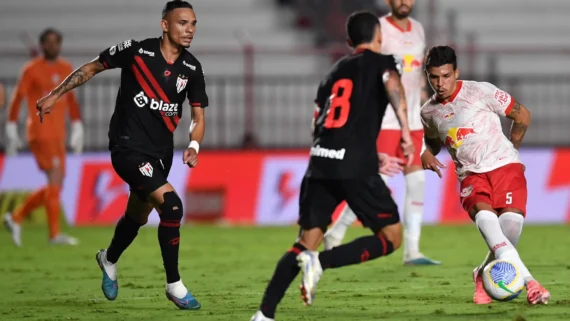 Bragantino e Atlético-GO pelo Brasileiro (foto: Bragantino/Divulgação)