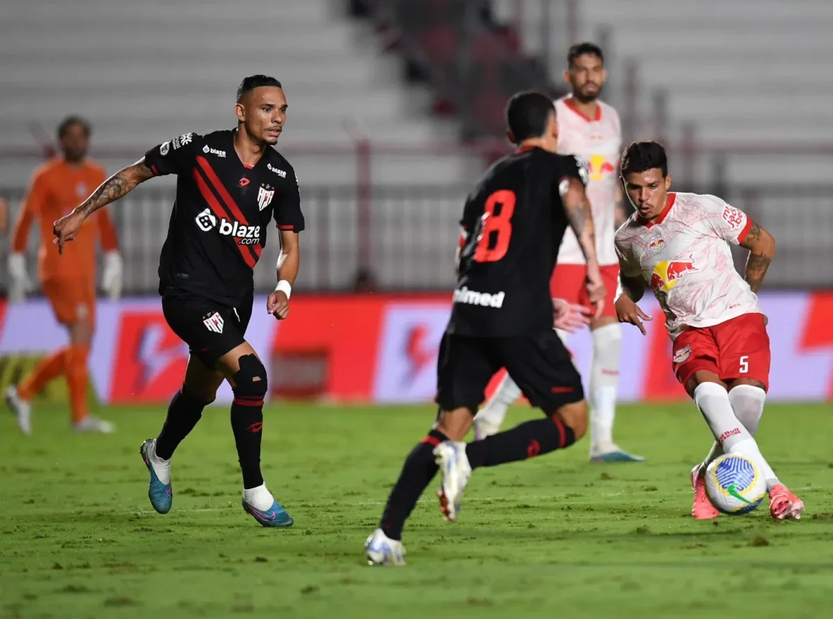 Bragantino e Atlético-GO pelo Brasileiro (foto: Bragantino/Divulgação)