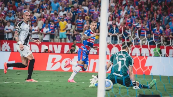 Fortaleza e Vasco em jogo do Brasileiro (foto: (Foto por: Mateus Lotif/FEC))