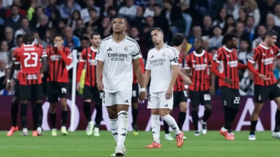 Jogadores de Real Madrid e Liverpool (foto: Oscar del Pozo/AFP)