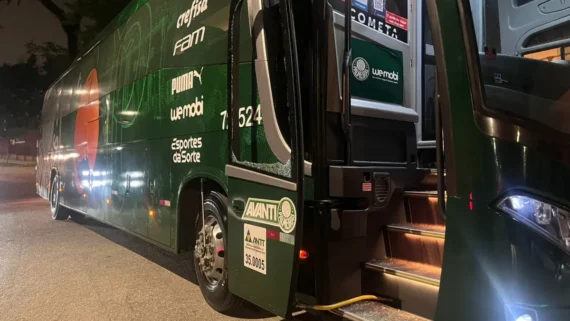 Ônibus do time feminino do Palmeiras (foto: Reprodução)