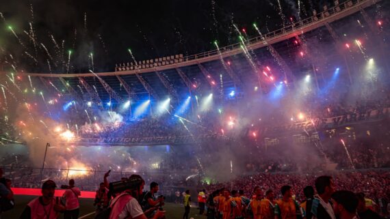 Festa da torcida do Racing na semifinal da Sul-Americana, contra o Corinthians (foto: Reprodução)