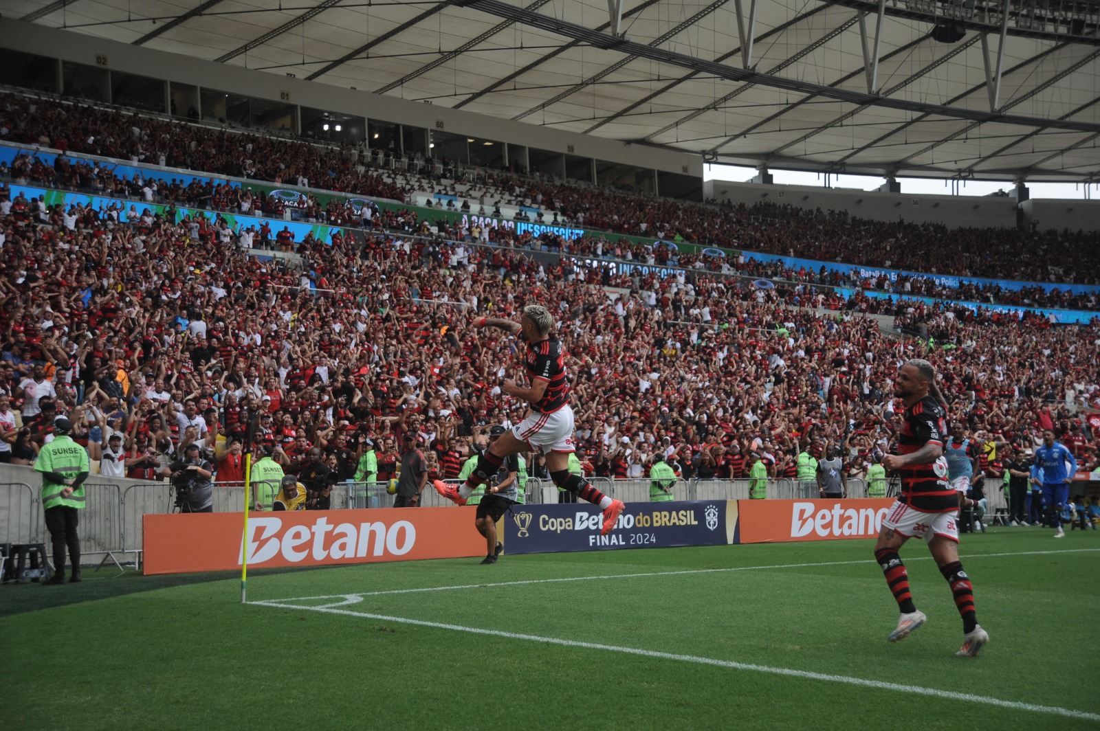 A comemoração de Arrascaeta diante do Atlético - (foto: Alexandre Guzanshe/EM/D.A Press)