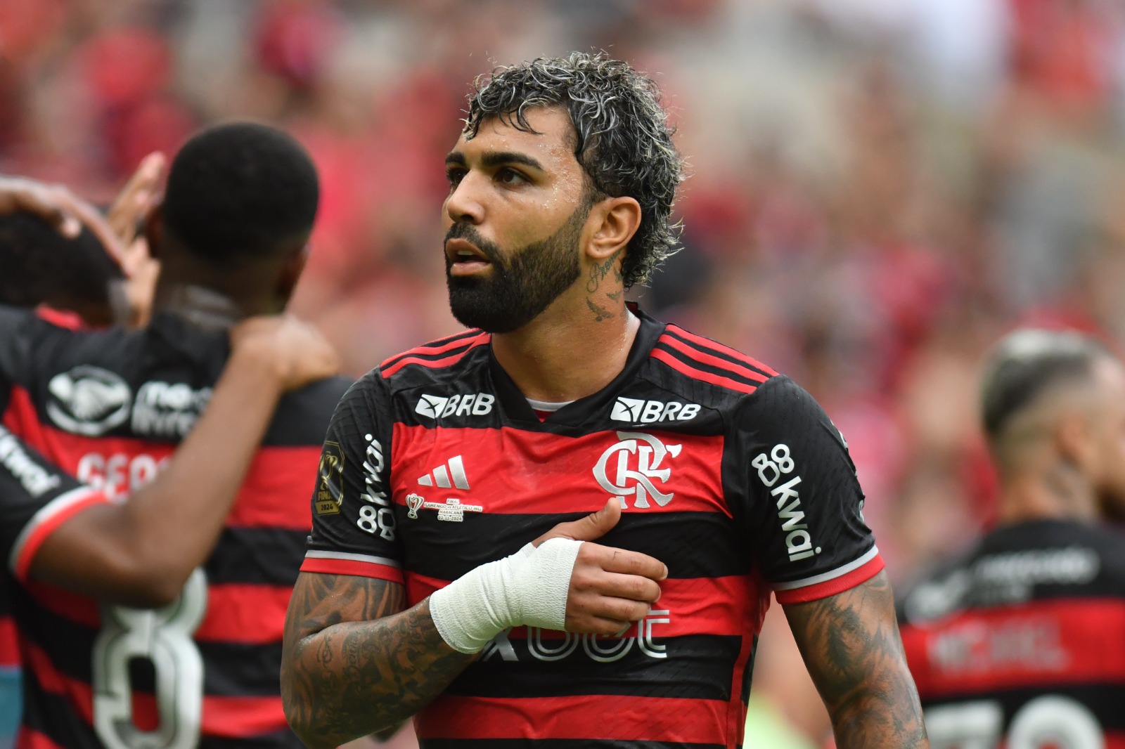 Gabigol comemora gol marcado pelo Flamengo diante do Atlético - (foto: Alexandre Guzanshe/EM/D.A Press)