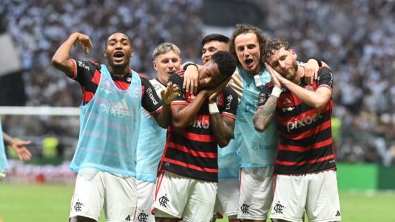 Jogadores do Flamengo comemoram gol do título diante do Atlético na Arena MRV (foto: Leandro Couri/EM/DA.Press)