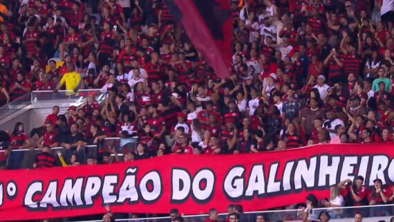 Provocação da torcida do Flamengo ao Atlético (foto: Reprodução/Premiere)