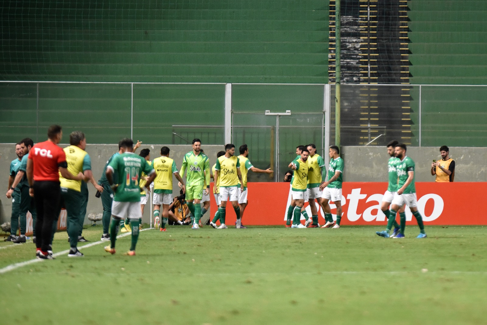 Jogadores do Juventude comemoram gol diante do Atlético no Independência - (foto: Ramon Lisboa/EM/D.A Press)