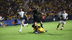 HUGO SOUZA - Uma boa defesa, mas um dos gols era defensável - NOTA 6,0. FOTO: Celso da Luz/Criciúma E.C. - Crédito: 