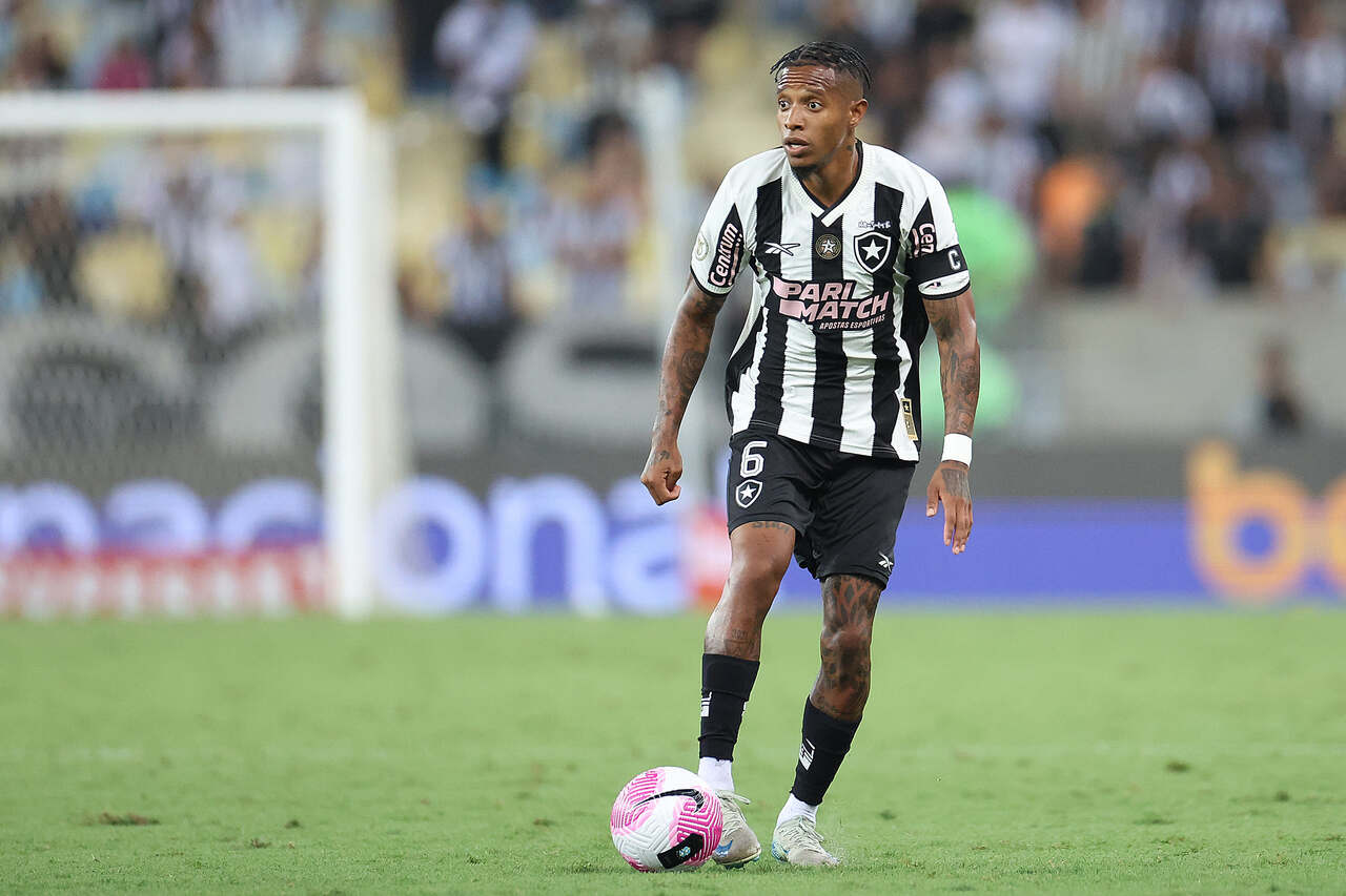 Tchê Tchê em ação pelo Botafogo no Campeonato Brasileiro - (foto: Vitor Silva/Botafogo)