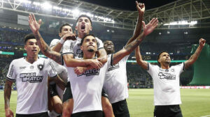 O Botafogo venceu por 3 a 1 o Palmeiras na noite desta terça-feira (26), no Allianz Parque, pela 36ª rodada do Campeonato Brasileiro. Veja como o Jogada10 avaliou a performance dos alvinegros. Foto: Vitor Silva/Botafogo - Crédito: 