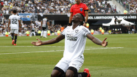 Luiz Henrique comemora gol pelo Botafogo na final da Libertadores, contra o Atlético (foto: Vitor Silva/Botafogo)