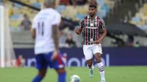 THIAGO SANTOS – Mostrou pouco recurso em uma isolada que deu para a lateral no primeiro tempo, mas fez um jogo seguro. Poderia ter se colocado melhor no lance do primeiro gol do Fortaleza. NOTA 6,0. Foto: Lucas Merçon/Fluminense - Crédito: 