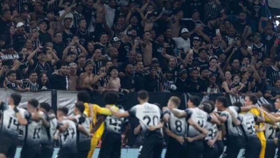 Jogadores do Corinthians na Neo Química Arena (foto: Rodrigo Coca/Agência Corinthians)