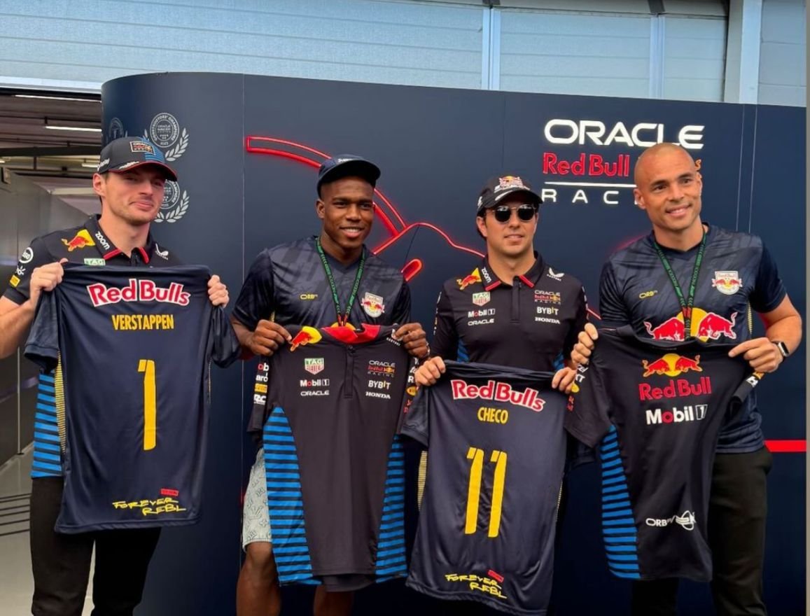 Júlio César participou de ação com pilotos da Red Bull no GP de São Paulo (foto: Redes sociais/Reprodução)