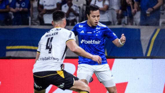 Marlon em jogo contra o Criciúma (foto: Gustavo Aleixo/Cruzeiro)