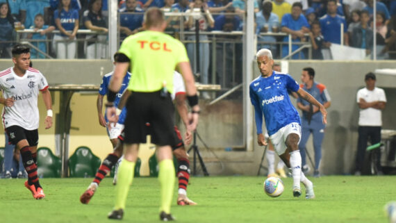 Matheus Pereira em jogo do Cruzeiro com Flamengo (foto: Ramon Lisboa/EM/D.A.Press)