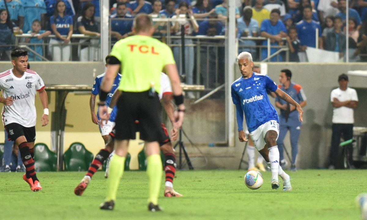 Matheus Pereira em jogo do Cruzeiro com Flamengo (foto: Ramon Lisboa/EM/D.A.Press)