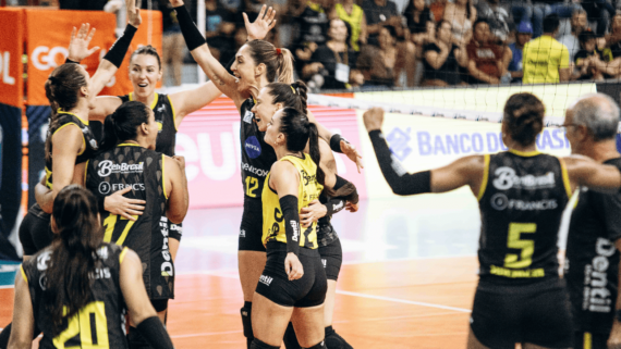 Jogadoras de vôlei do Praia (foto: Eliezer Esportes/Praia Clube)