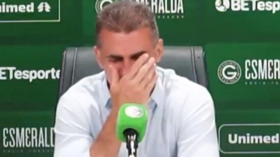 Vagner Mancini chorou em entrevista coletiva no Goiás (foto: Reprodução)