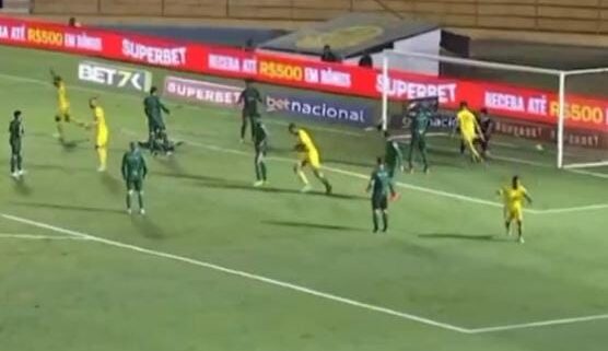 Júnior Brumado fez gol contra em Mirassol x Coritiba (foto: Reprodução/Sportv)