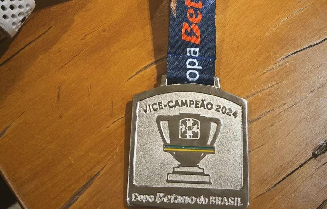 Medalha (foto: Reprodução/Instagram/Lyanco)
