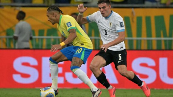 Lance de Brasil x Uruguai (foto: NELSON ALMEIDA / AFP)