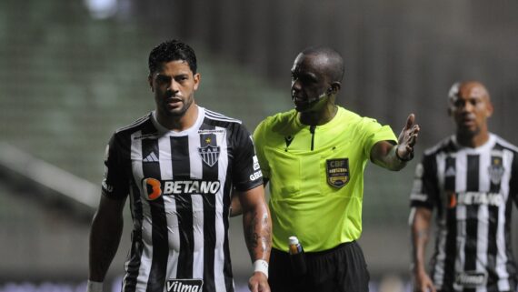 Hulk durante partida entre Atlético e Botafogo pelo Campeonato Brasileiro (foto: Alexandre Guzanshe/EM/DA.Press)