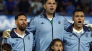 Jogadores da Seleção Argentina durante hino nacional (foto:  ALEJANDRO PAGNI / AFP)