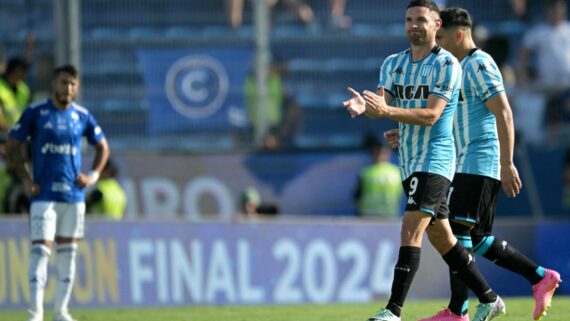 Racing ganhou do Cruzeiro por 3 a 1 (foto: JUAN MABROMATA / AFP)