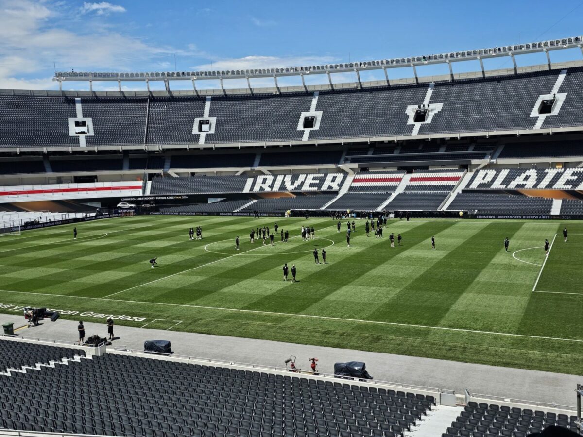 Gramado do Monumental está impecável para receber decisão no sábado (30/11) - (foto: Samuel Resende/No Ataque)