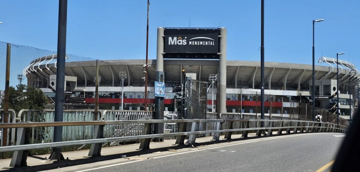 Estádio do River Plate está movimentado na véspera da final (foto: Samuel Resende/EM/D.A. Press)