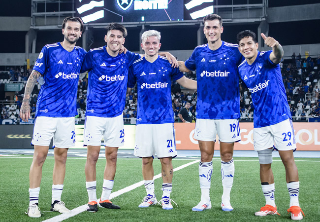 Lautaro Díaz, Lucas Villalba, Álvaro Barreal, Juan Dinneno e Lucas Romero: argentinos do elenco do Cruzeiro - (foto: Gustavo Aleixo/Cruzeiro)